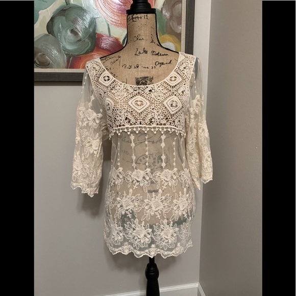 Body Central Tops - Gorgeous Body Central Lace Layering Top 💕